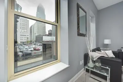 Image de Modern 1br Condo in Downtown | Near Lake Erie