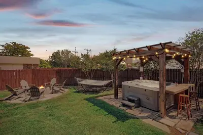 Image de 4br/2ba Home - Hot Tub, Grill & Playground