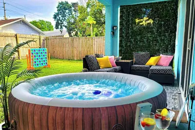 Image de Pet-Friendly Home with Hot Tub, Climbing Wall, and Gym by Mane Suites!