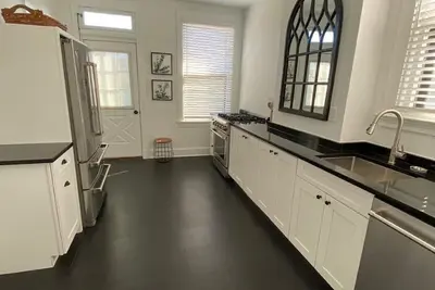 Image de Historic Flat - 2 minutes from Cincinnati