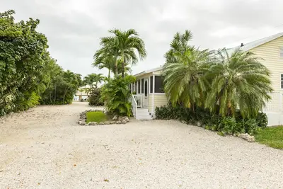 Image de Old Florida Style, Dockage, Swimming Pool (shared), just 20 miles from Key West