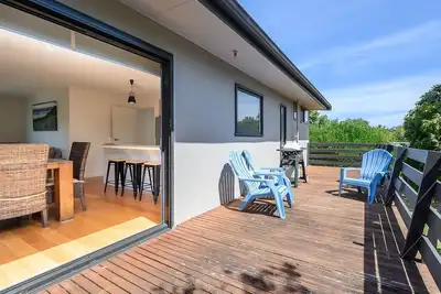 Image de Classic 70's Beach House Outside - 97-99 Lohr Avenue