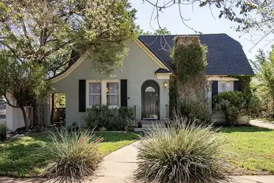 Image de Historic - Near Everything I 3bed 3bath 3 Living Areas