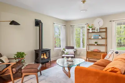 Image de 4 Bed House with Hot Tub Near Hiking + Wineries