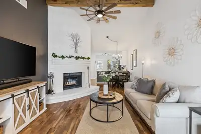Image de Texas Gardens- A Beautiful Cottage in the heart of Dfw