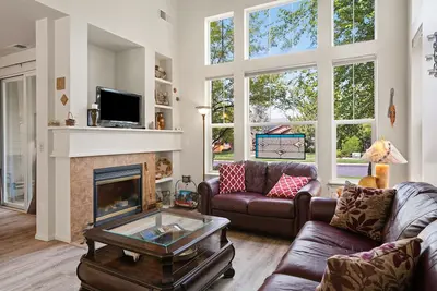 Image de Old Mill Proxi - Hot Tub, Steps to Old Mill, Close to Downtown, Fireplace, Ac, Pet Friendly