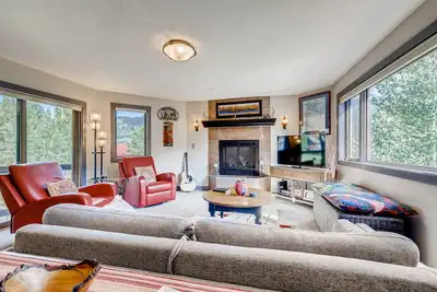 Platinum Frost Fire, Hot Tub access, sleeps 4, Keystone Family Fun Basecamp
