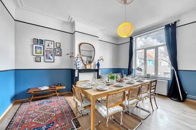 Image de 9/Comenstay. be/ 220m2 Vintage Four Apts @CityCenter Townhouse Big Groups 20+ppl