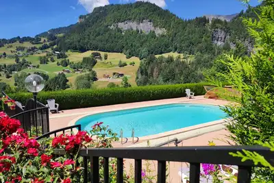 location 48m2 dans chalet vue sur la piscine