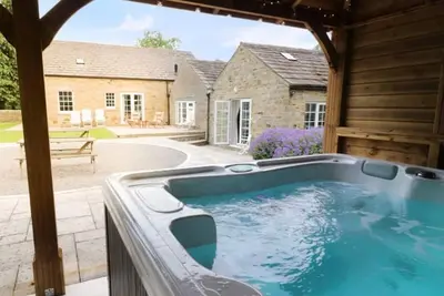 Image de A pretty stone built cottage offering luxury accommodation with sauna & hot tube