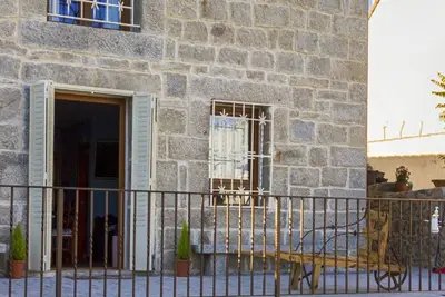 Image de Stone house in Sierra del Guadarrama Natural Park country decoration