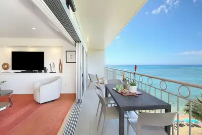 Image de Gorgeous Beachfront Condo with Fabulous Ocean Views! Fully Renovated!
