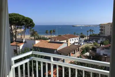 Image de Magnifique Vue Mer 150m de la plage \n2pers + 1enf\n app. Clim. Wifi