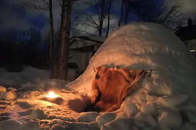Image de Authentic Wooden House with a Real Snow Igloo