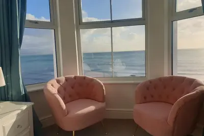 Image de 5* Stunning Victorian House, Sleeps 20, Located on the Seafront at Criccieth