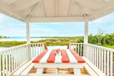 Image de Beach Cottage with Amazing Chalk Sound Views!