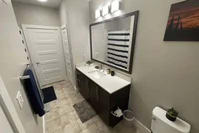 Image de Stylish Mordern Lindbergh Condo w/Prime Pool View