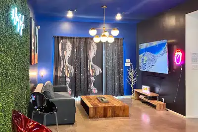 Image de Stylish Home w Fire pit—6min Walk to Rainey Street