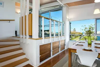 Image de `The Tall House at Chiton Rocks` - Walk to the beach  - Family friendly - Wifi