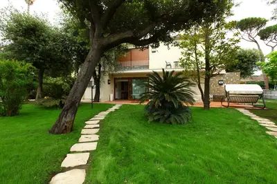 Room with private bathroom in Villa