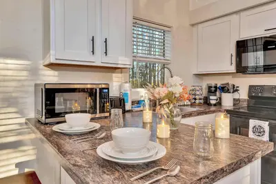 Image de Moonlight at Mentone with Free Internet!