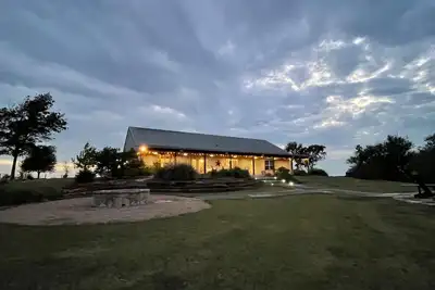 Image de Hilltop Getaway with Awesome Views