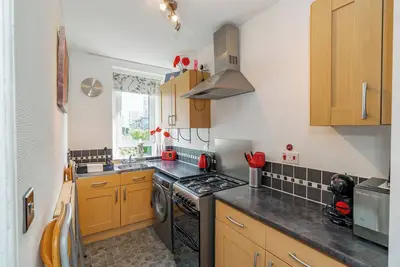 Image de Home-from-home; 10 mins from city centre; Free on-street parking; Well-equipped