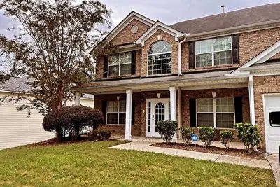 Image de Cozy Home For A Cozy Family.