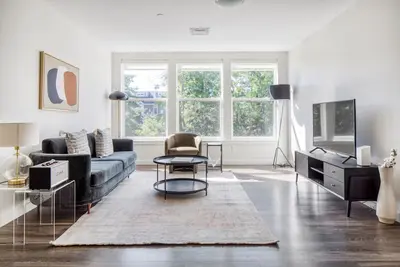 Image de Modern Cambridge 2br w/ W/D, Private access to Linear Park by Blueground