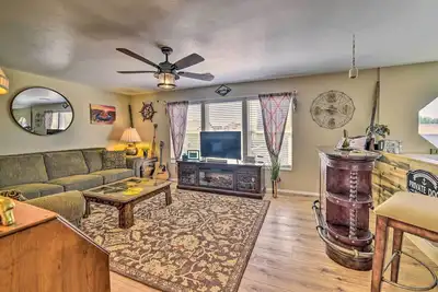 Image de 1 Mi to Canyon Tours: Vibrant Page Paradise!