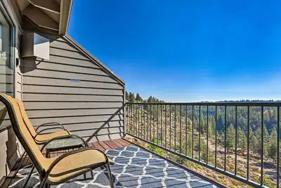 Image de Hiking Trail & Hot Tub Access: Bend Condo w/ Deck