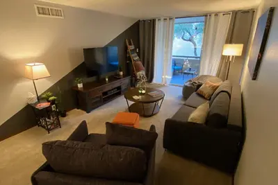 Image de Cozy Old Town Condo! Close to Hikes, Shopping, and Food