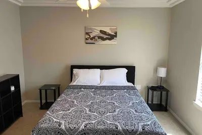 Image de Lovely 2 bedroom w/ 2 bathroom cozy & clean rental