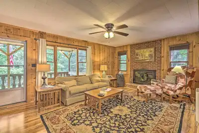 Image de Near Hiking: Roaring Gap Retreat w/ Fire Pit!