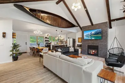 Image de 2 Kayaks & 1 Canoe To Explore The Lake * Private Dock For Your Boat! * Disney+*Grill