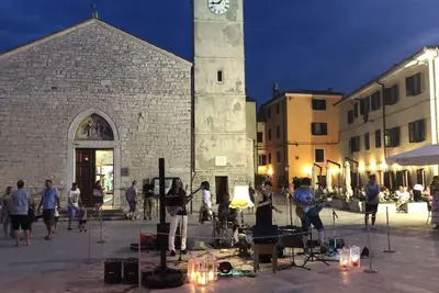 Image de Right on the beach - in the heart of the magical old town of Fazana