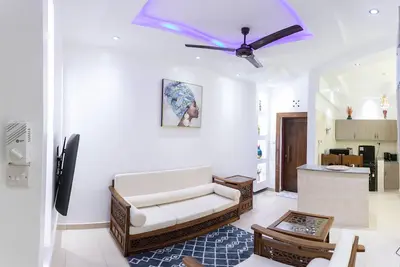 Image de A modern & homely apartment with free parking, wifi & pool.