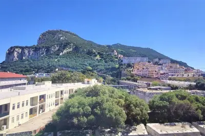 Image de Swimming pool apt facing the Rock of Gibraltar