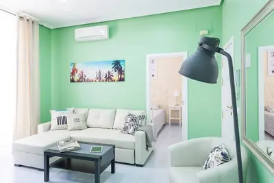 Image de Colorful Urban Apartment w/ Full Kitchen, Balcony, A/C, & WiFi