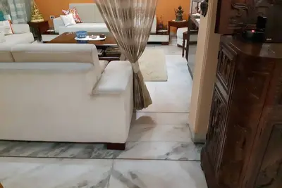Image de Fully Furnished 2bhk Suite - 2 rooms, lobby, kitchen, 2 bathrooms, Garden