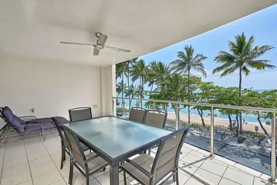 Image de 3 Bedroom 2 Bathroom 2nd Floor Beachfront Meridien Apartment Trinity Beach