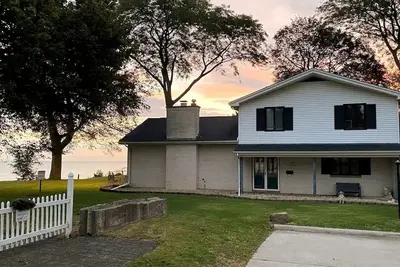 Image de Lake views and Sunsets for Days