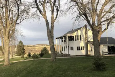 Image de Unique Farmhouse located on a 22 acre Fish Farm