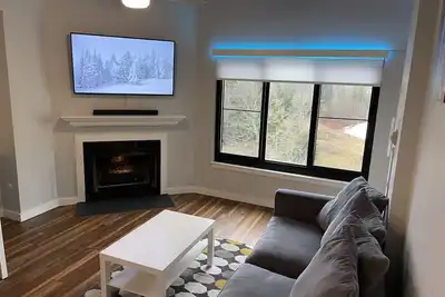 Image de Modern Condo Ski In/Ski Out with Night Skiing - 2 Beds/Full Bath, Full Kitchen