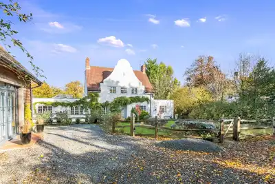 Image de Wisteria House- Pretty country home dog friendly on request