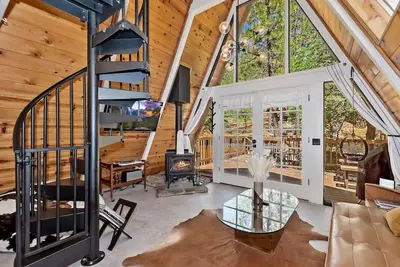 Image de Acute A-frame Cabin w/ WiFi, close drive to lake!