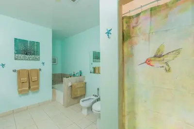 Image de Ambrosia Suite at Hummingbird Beach Hideaway