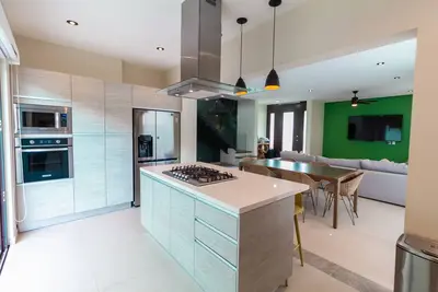 Image de Stylish 3 Bedroom Home 3 min Walk to the Beach!