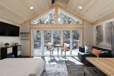 Image de Inside Out Cottage  · One With Nature|Cozy|Romantic