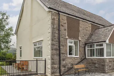Image de 3 chambres à coucher à Llanarmon yn Lal